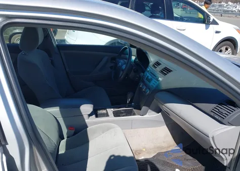 2009 Toyota Camry Le z USA, uszkodzony, nr VIN 4T1BE46K69U387794